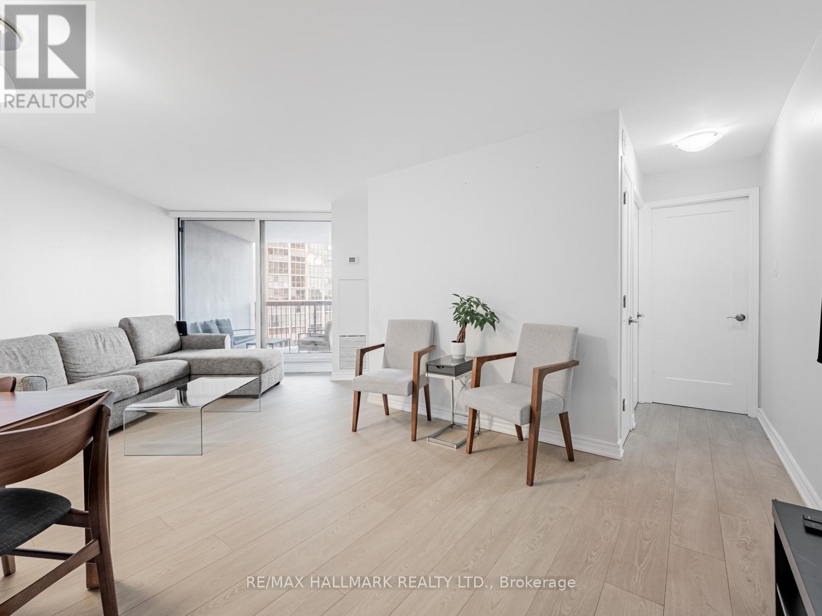 902 - 77 MAITLAND PLACE, Toronto, Ontario