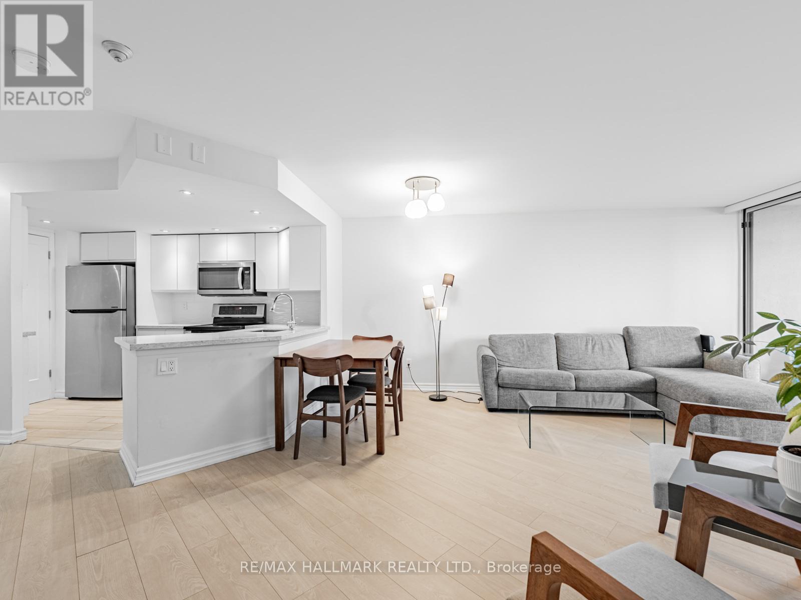 902 - 77 Maitland Place, Toronto, Ontario  M4Y 2V6 - Photo 10 - C12597380