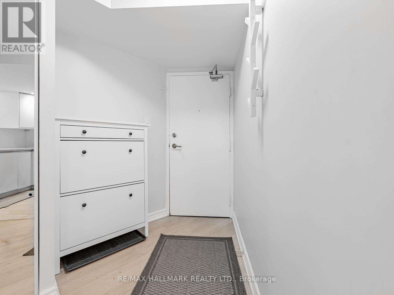 902 - 77 Maitland Place, Toronto, Ontario  M4Y 2V6 - Photo 2 - C12597380