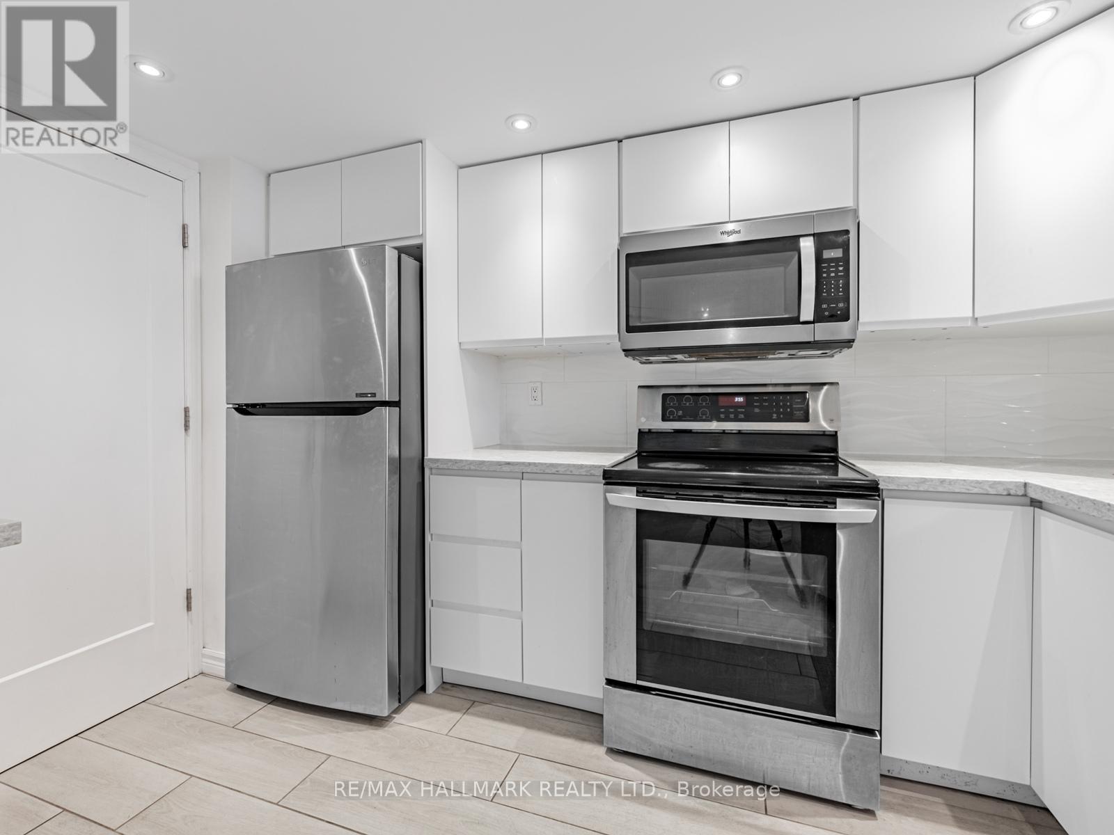 902 - 77 Maitland Place, Toronto, Ontario  M4Y 2V6 - Photo 7 - C12597380