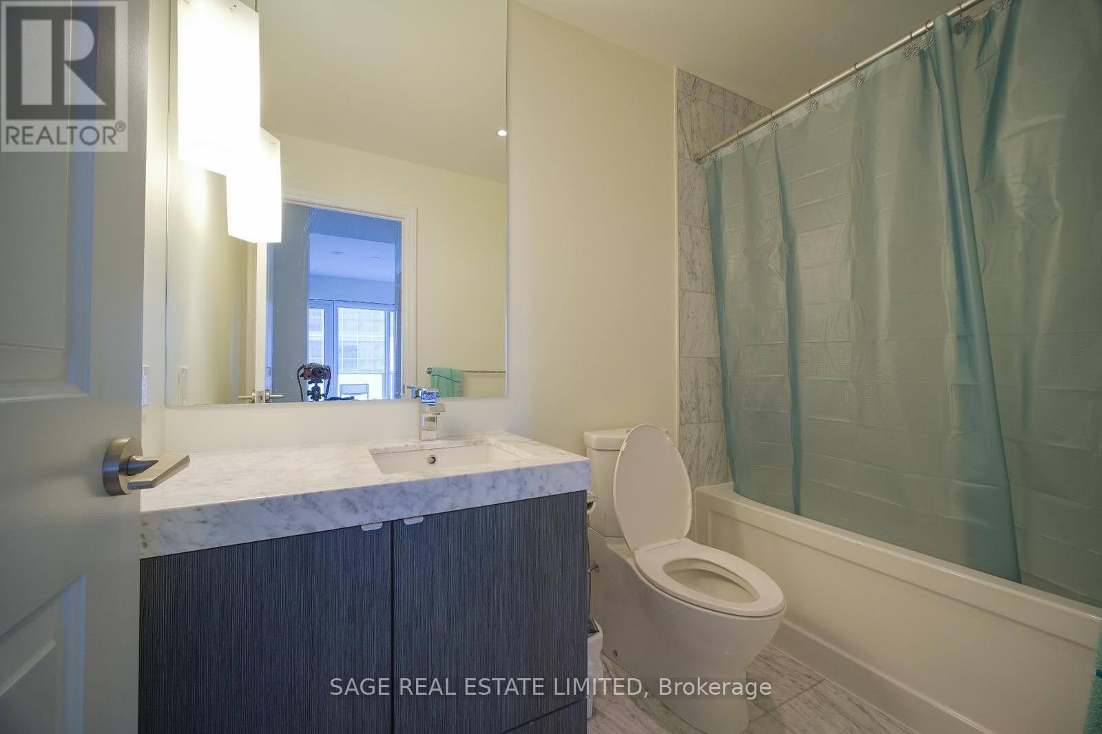 3002 - 8 The Esplanade, Toronto, Ontario  M5E 0A6 - Photo 8 - C12597468