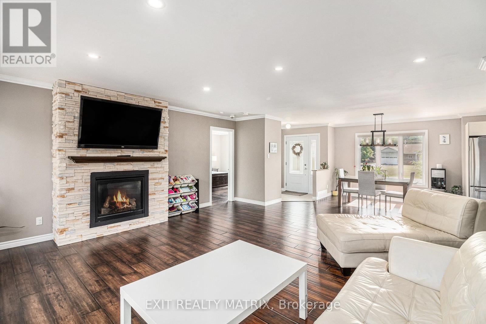 1991 Thibault Court, North Dundas, Ontario  K0C 1H0 - Photo 12 - X12454463