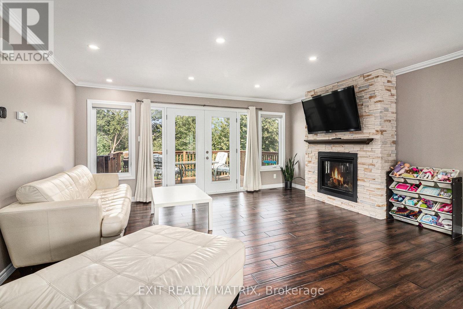 1991 Thibault Court, North Dundas, Ontario  K0C 1H0 - Photo 8 - X12454463