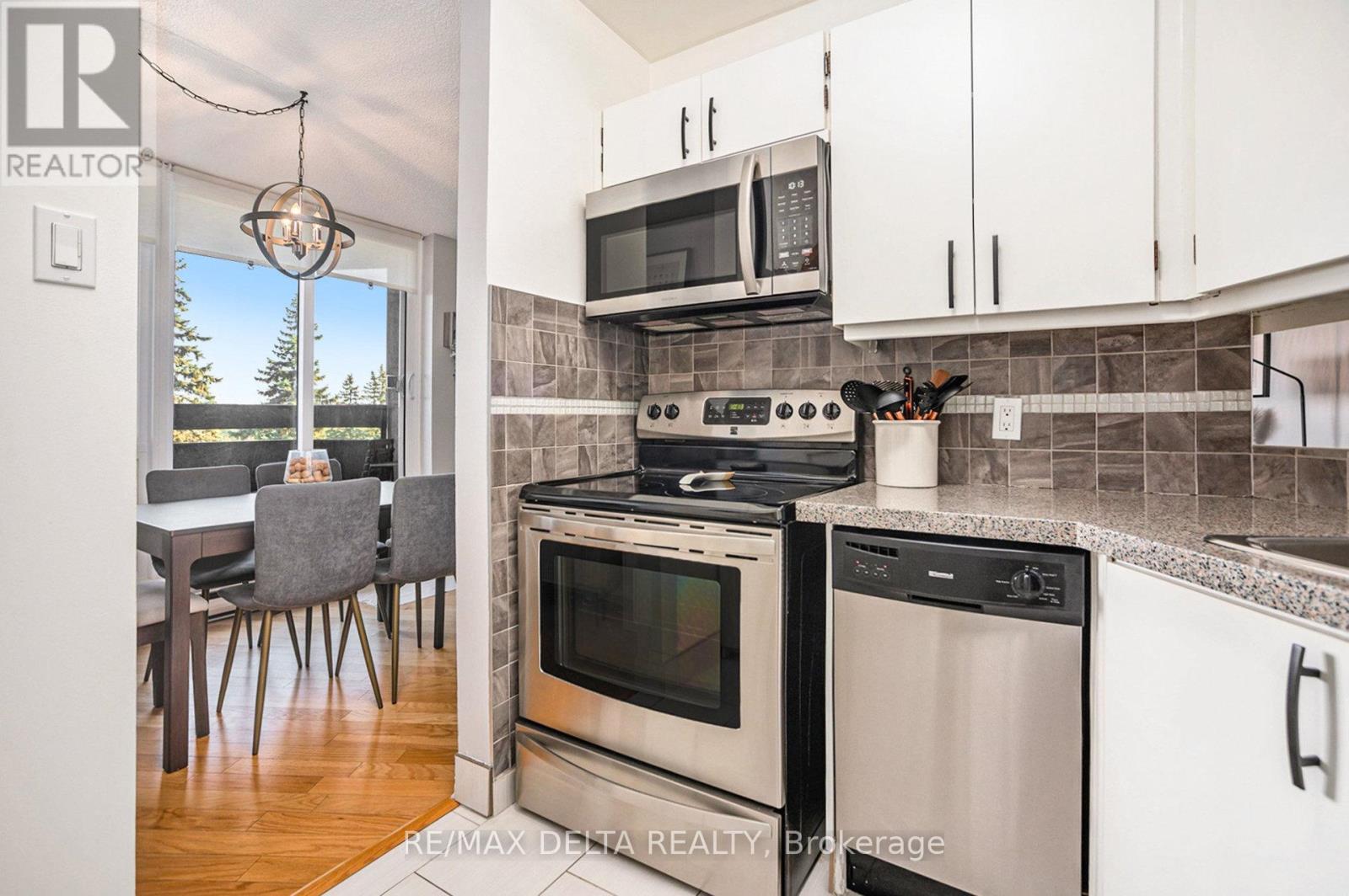 513 - 2020 Jasmine Crescent, Ottawa, Ontario  K1J 8K5 - Photo 10 - X12596606