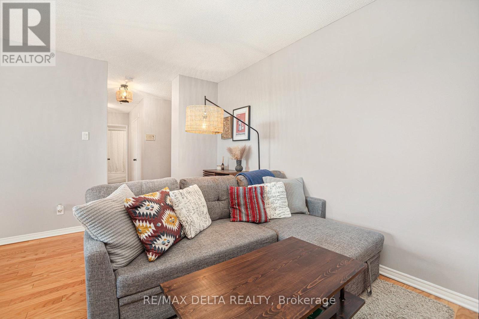 513 - 2020 Jasmine Crescent, Ottawa, Ontario  K1J 8K5 - Photo 11 - X12596606