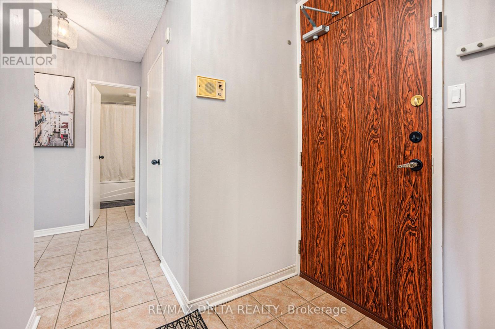 513 - 2020 Jasmine Crescent, Ottawa, Ontario  K1J 8K5 - Photo 3 - X12596606