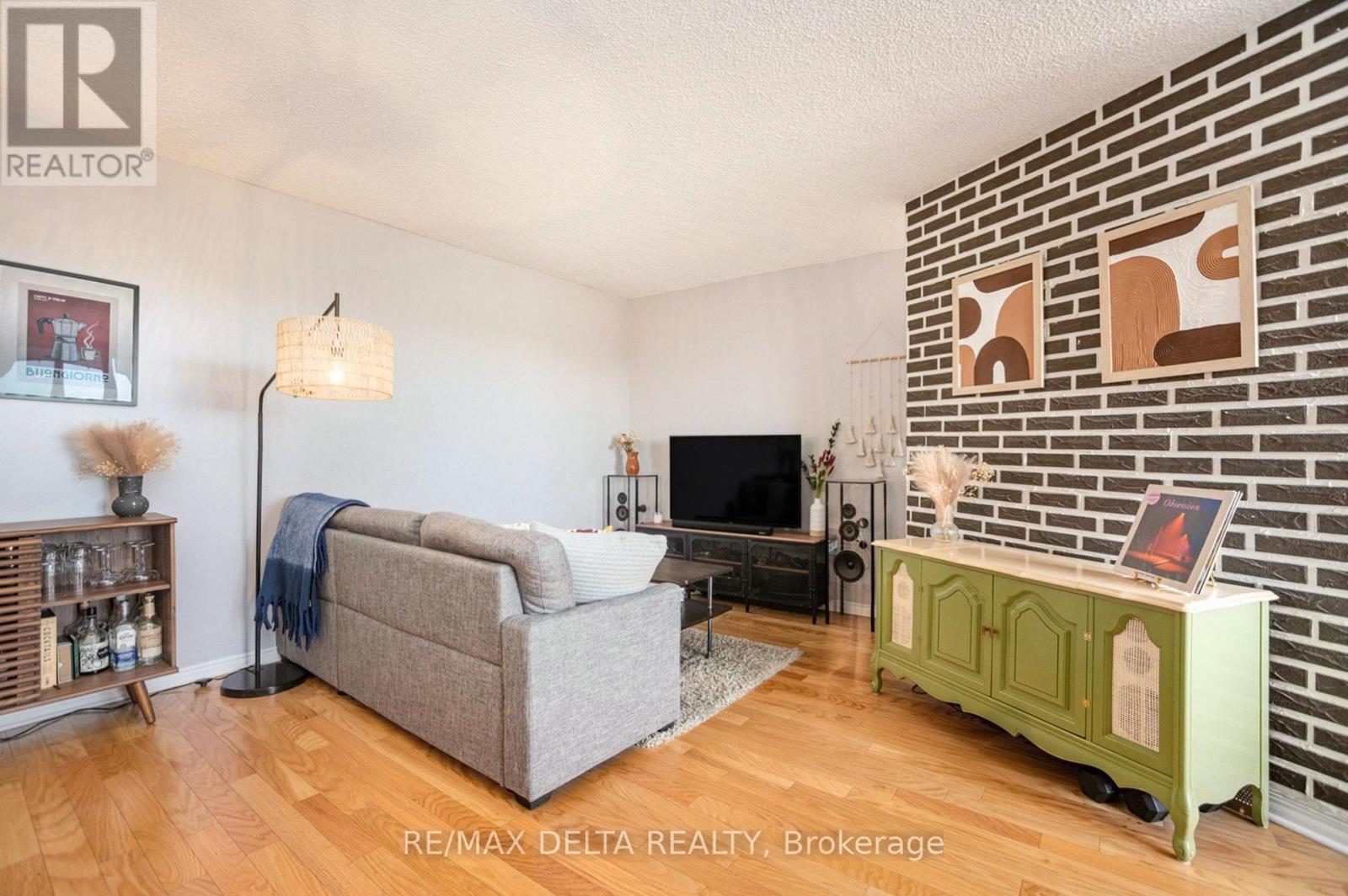 513 - 2020 Jasmine Crescent, Ottawa, Ontario  K1J 8K5 - Photo 5 - X12596606