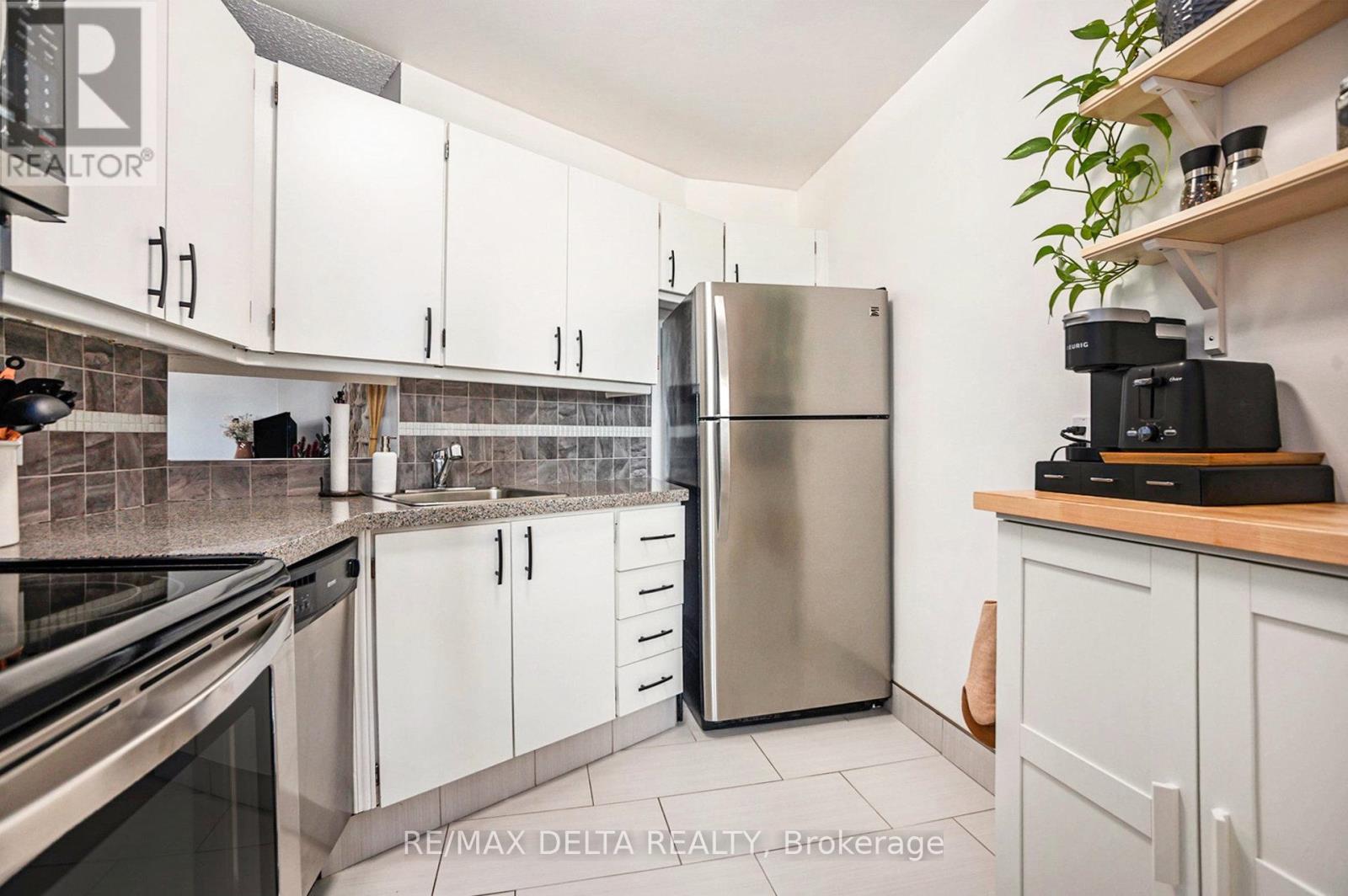 513 - 2020 Jasmine Crescent, Ottawa, Ontario  K1J 8K5 - Photo 9 - X12596606