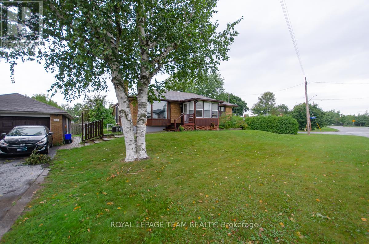 20 Brook Lane, Ottawa, Ontario  K2G 1S2 - Photo 3 - X12597204