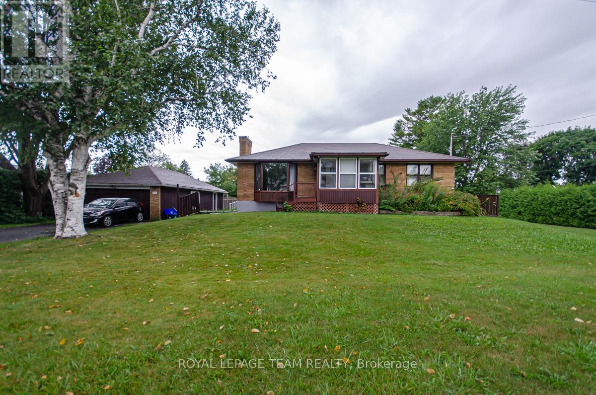 20 Brook Lane, Ottawa, Ontario  K2G 1S2 - Photo 2 - X12597204