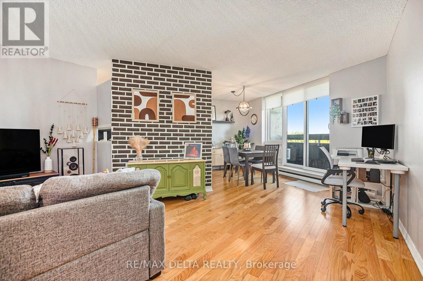 513 - 2020 Jasmine Crescent, Ottawa, Ontario  K1J 8K5 - Photo 6 - X12596606