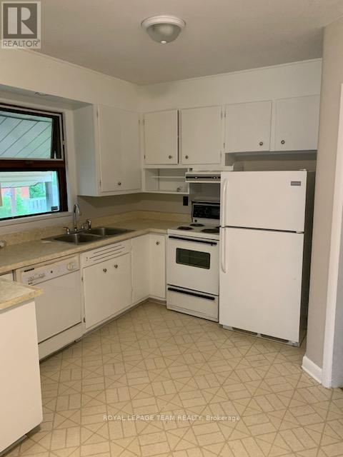 20 Brook Lane, Ottawa, Ontario  K2G 1S2 - Photo 4 - X12597204