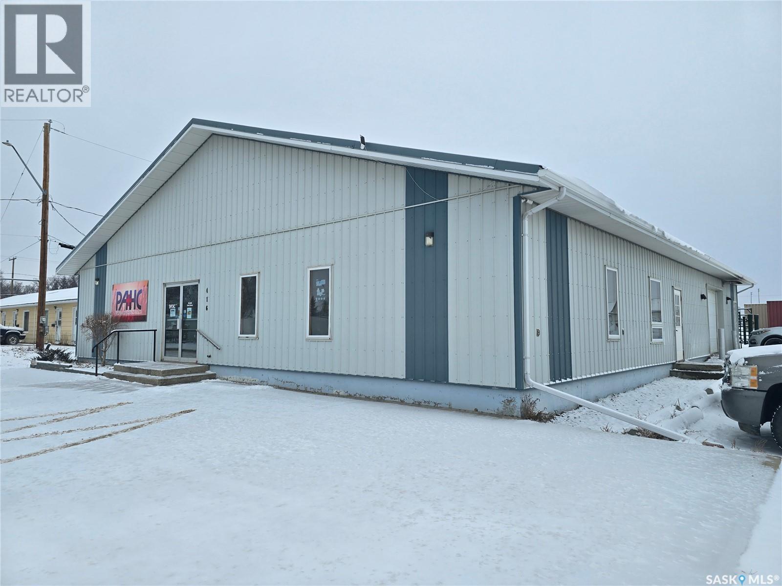 416 7th Avenue Nw, Weyburn, Saskatchewan  S4H 2K7 - Photo 2 - SK025147