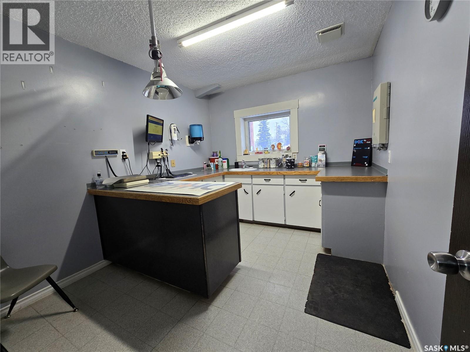 416 7th Avenue Nw, Weyburn, Saskatchewan  S4H 2K7 - Photo 6 - SK025147