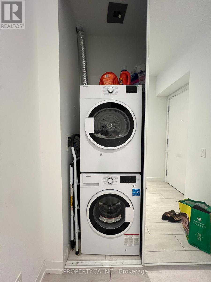 308 - 950 Portage Parkway S, Vaughan, Ontario  L4K 0J7 - Photo 10 - N12597250