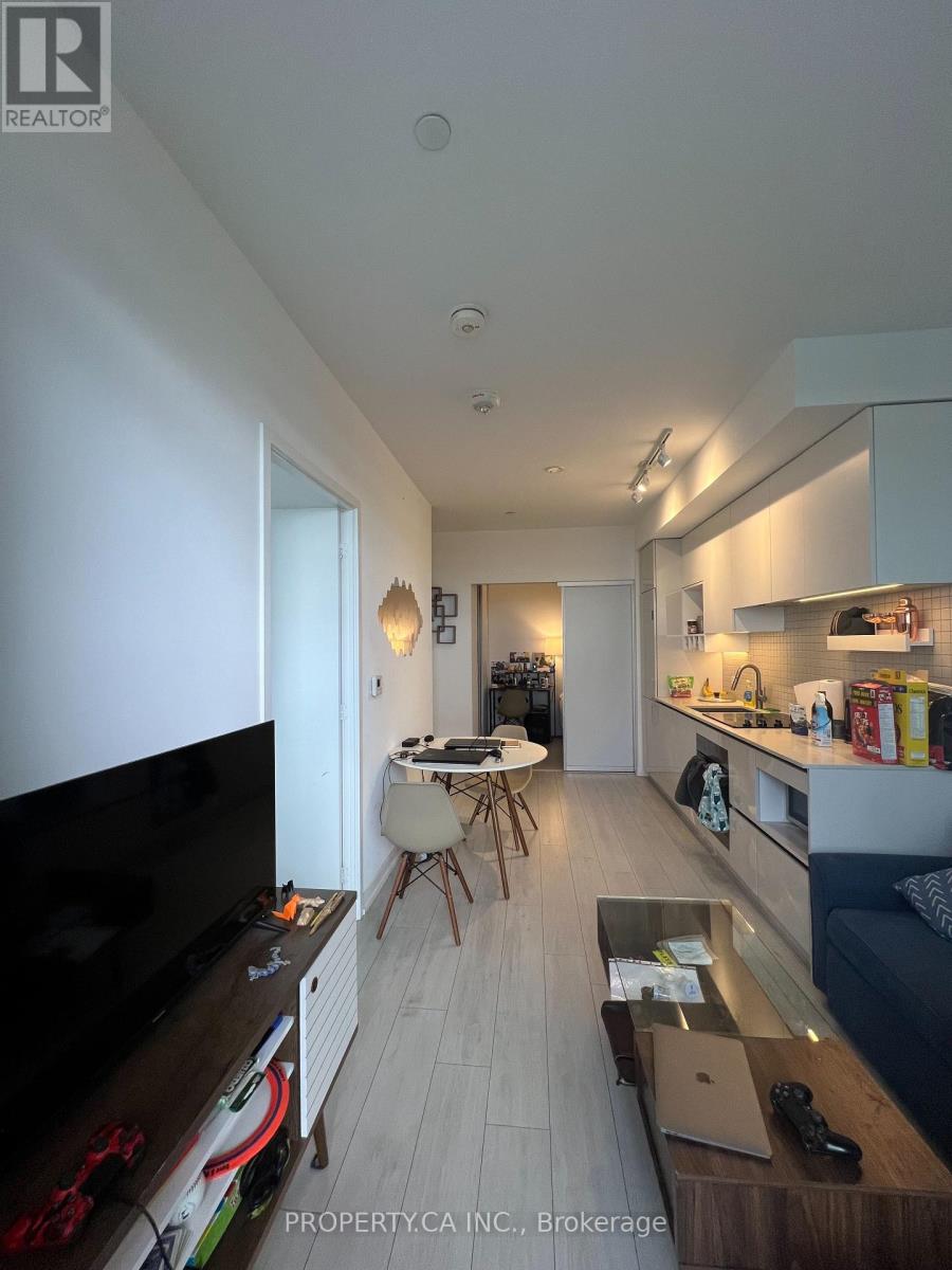 308 - 950 Portage Parkway S, Vaughan, Ontario  L4K 0J7 - Photo 3 - N12597250