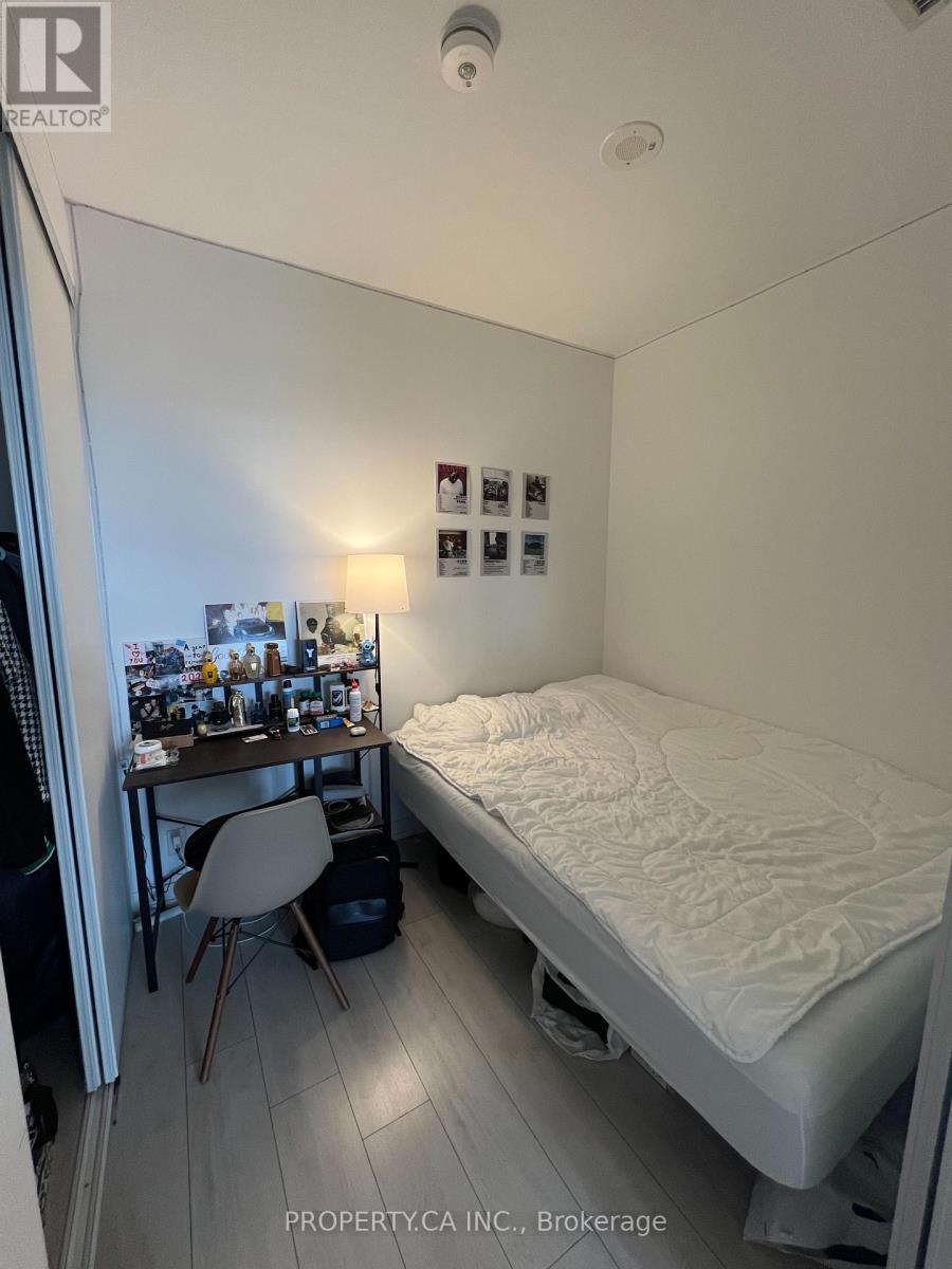 308 - 950 Portage Parkway S, Vaughan, Ontario  L4K 0J7 - Photo 4 - N12597250