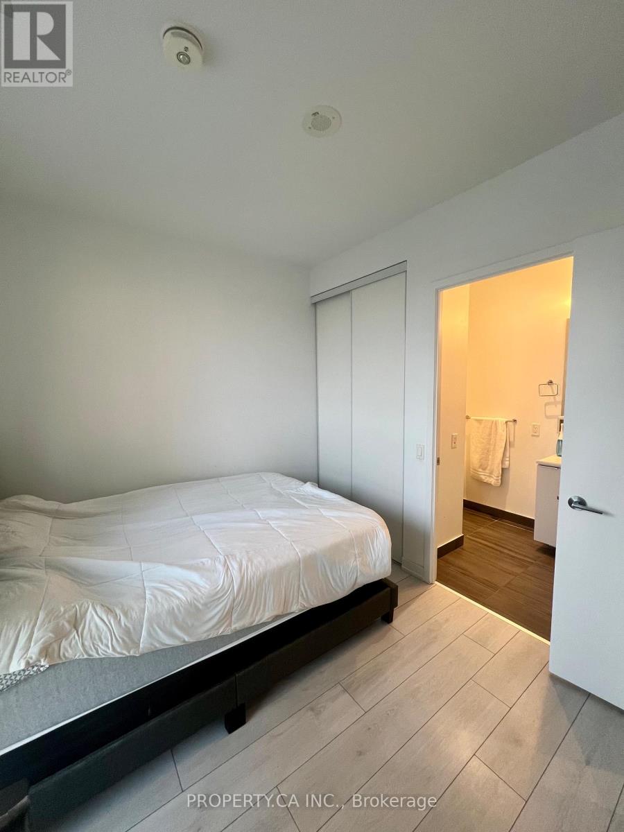 308 - 950 Portage Parkway S, Vaughan, Ontario  L4K 0J7 - Photo 8 - N12597250