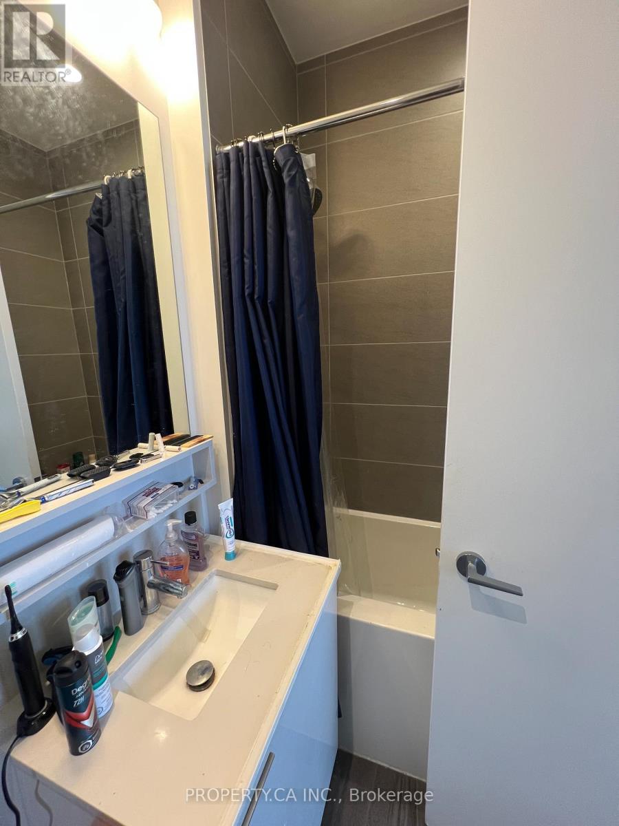 308 - 950 Portage Parkway S, Vaughan, Ontario  L4K 0J7 - Photo 9 - N12597250