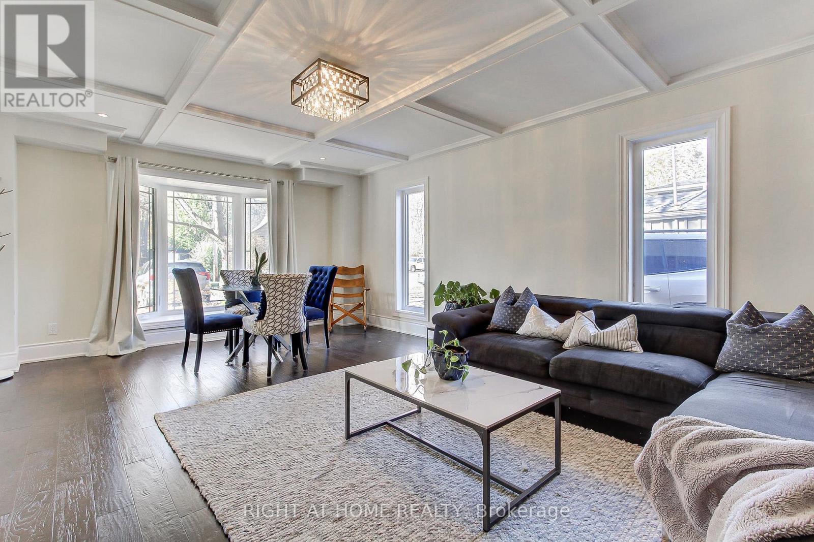 45 Pleasant Avenue, East Gwillimbury, Ontario  L9N 1A2 - Photo 8 - N12597270