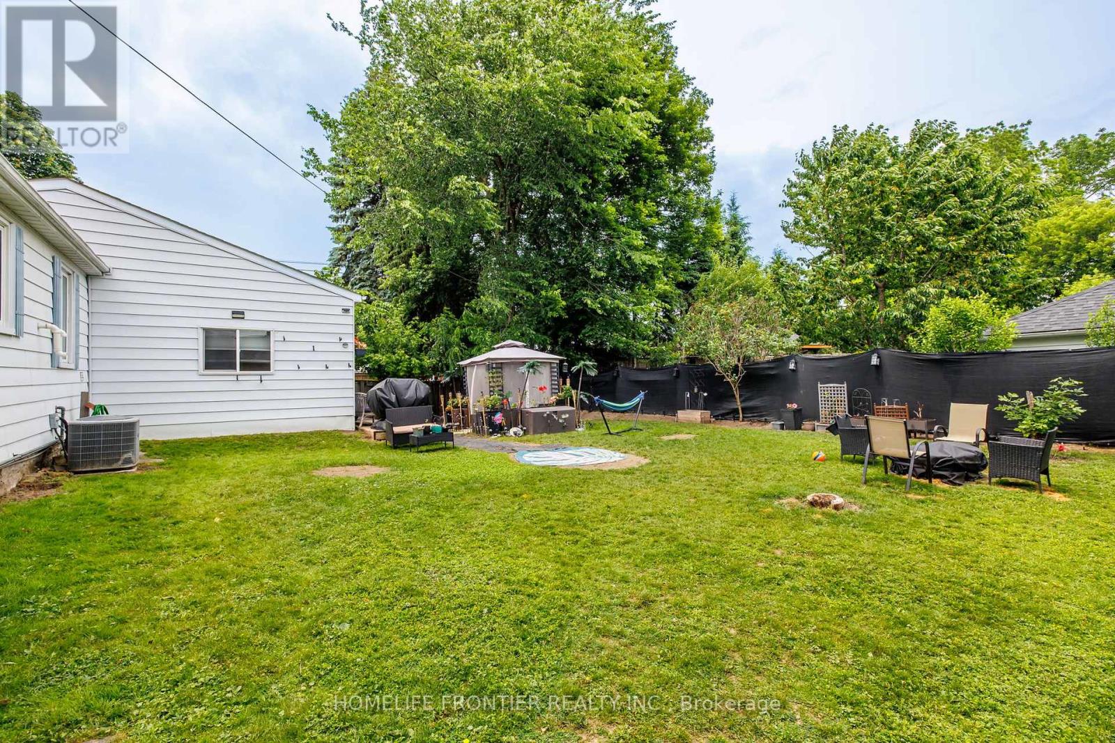 593 Watson Avenue, Newmarket, Ontario  L3Y 2V2 - Photo 4 - N12597280