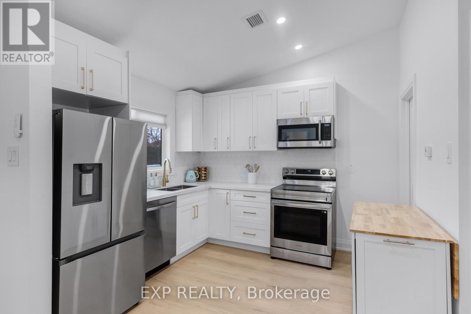 808 Montsell Avenue, Georgina, Ontario  L0E 1S0 - Photo 10 - N12597308