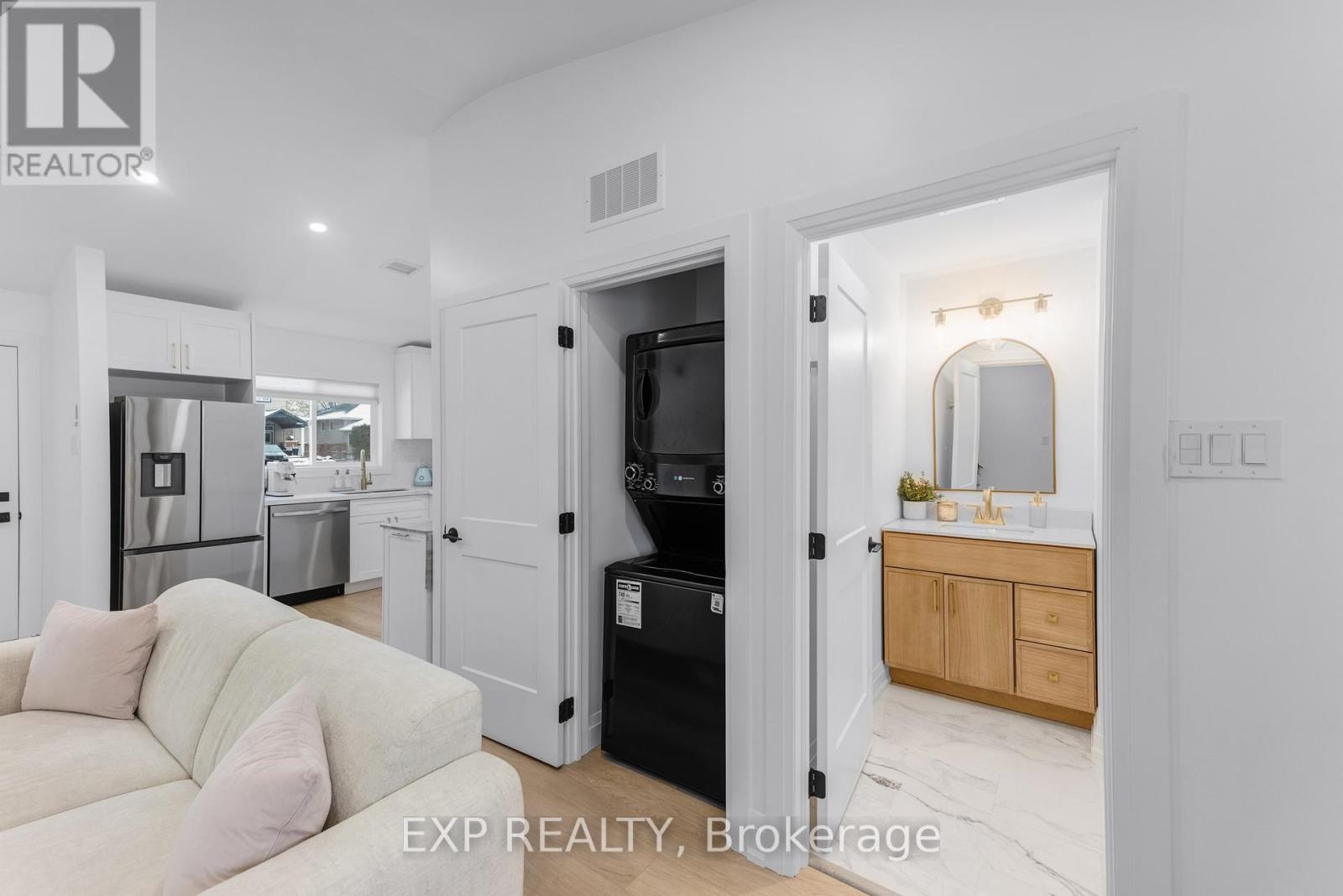 808 Montsell Avenue, Georgina, Ontario  L0E 1S0 - Photo 20 - N12597308