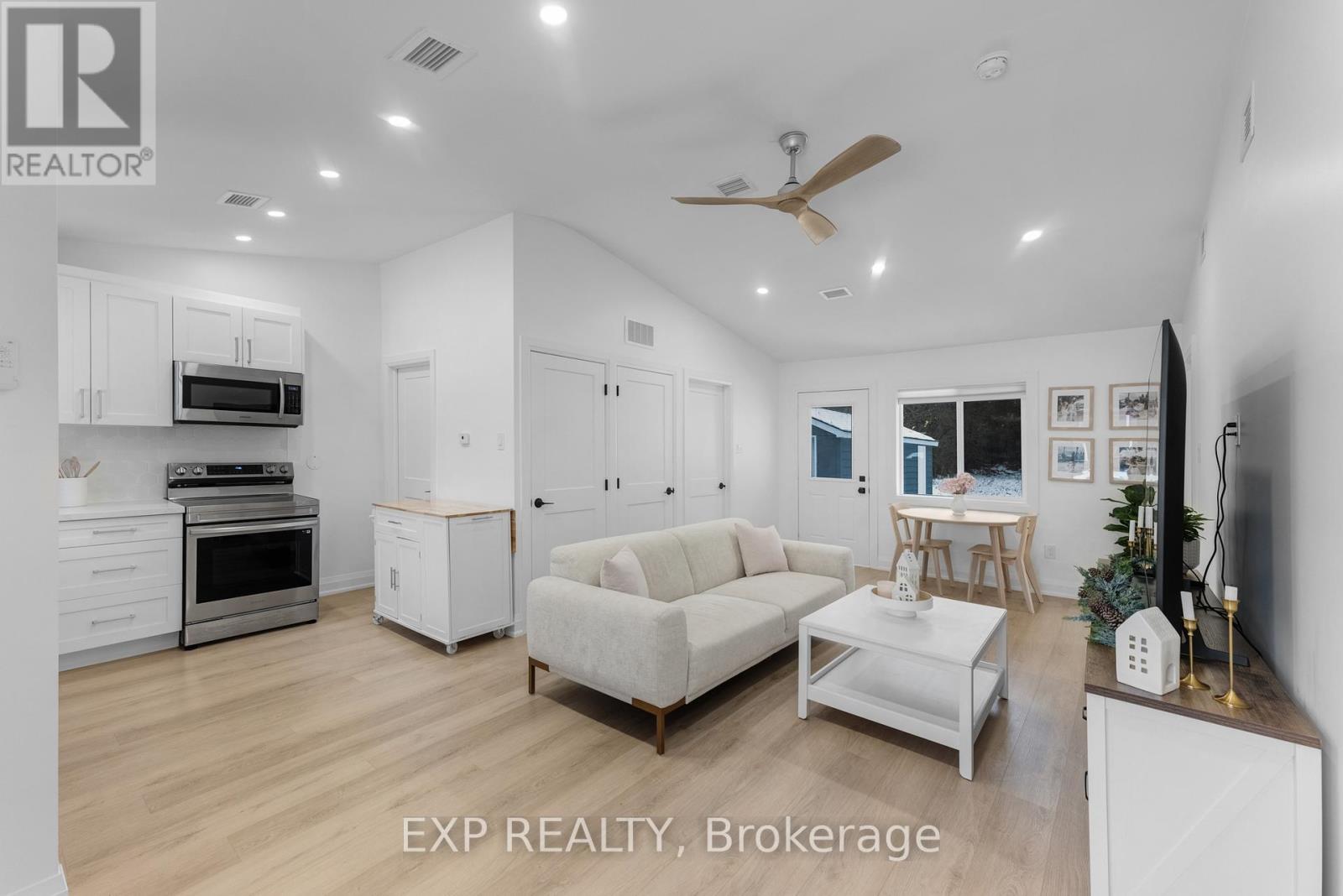 808 Montsell Avenue, Georgina, Ontario  L0E 1S0 - Photo 4 - N12597308