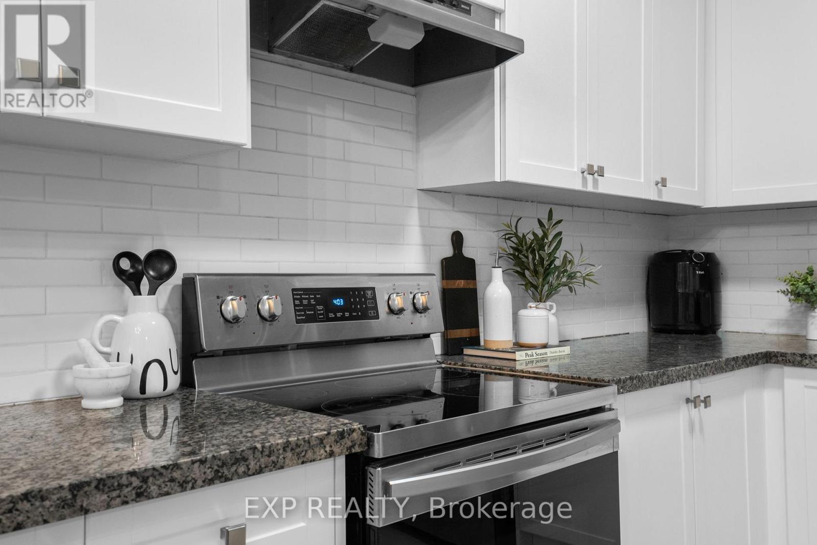 155 Veterans Street, Bradford West Gwillimbury (Bradford), Ontario  L3Z 4H6 - Photo 13 - N12597324