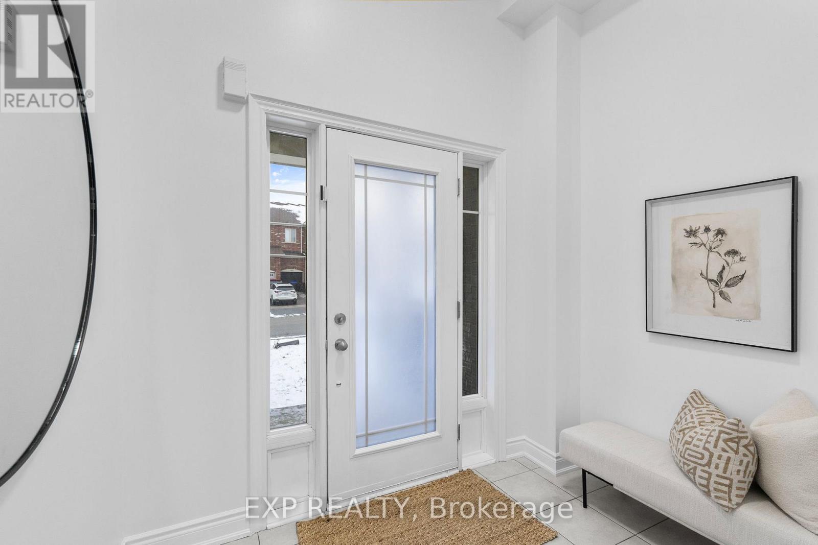 155 Veterans Street, Bradford West Gwillimbury (Bradford), Ontario  L3Z 4H6 - Photo 3 - N12597324