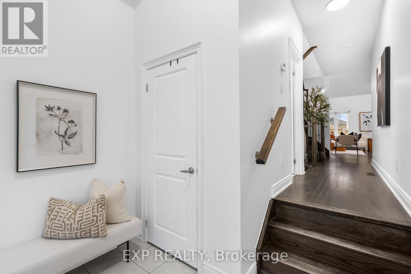 155 Veterans Street, Bradford West Gwillimbury (Bradford), Ontario  L3Z 4H6 - Photo 4 - N12597324