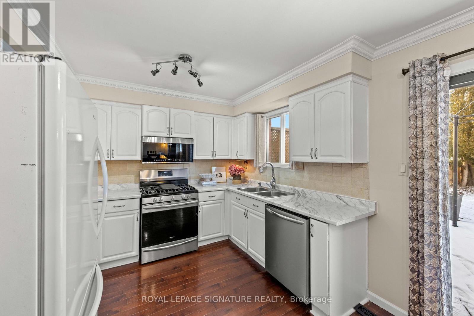 1 Forrestwood Crescent S, East Gwillimbury, Ontario  L9N 1C6 - Photo 17 - N12597416