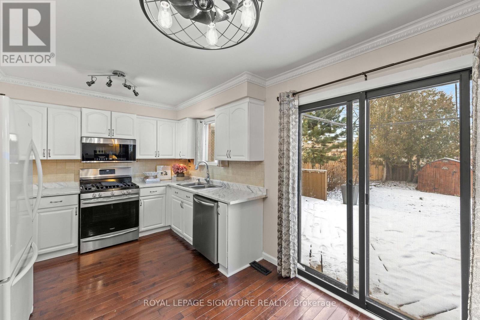 1 Forrestwood Crescent S, East Gwillimbury, Ontario  L9N 1C6 - Photo 18 - N12597416