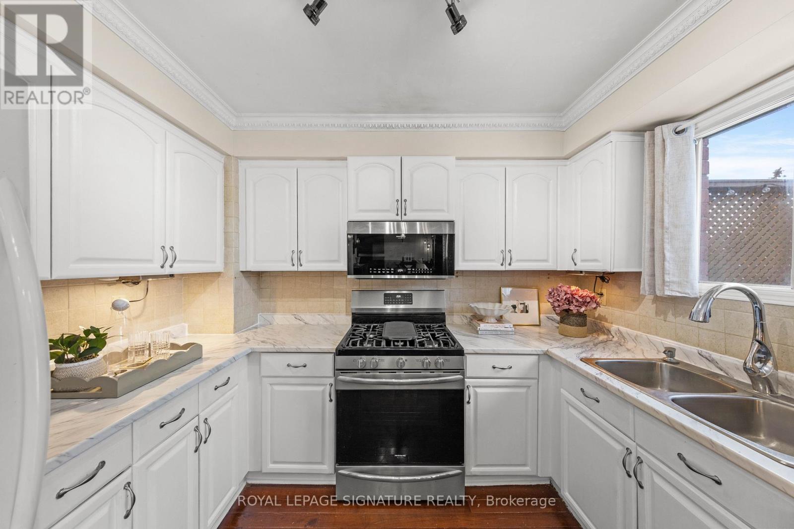 1 Forrestwood Crescent S, East Gwillimbury, Ontario  L9N 1C6 - Photo 19 - N12597416