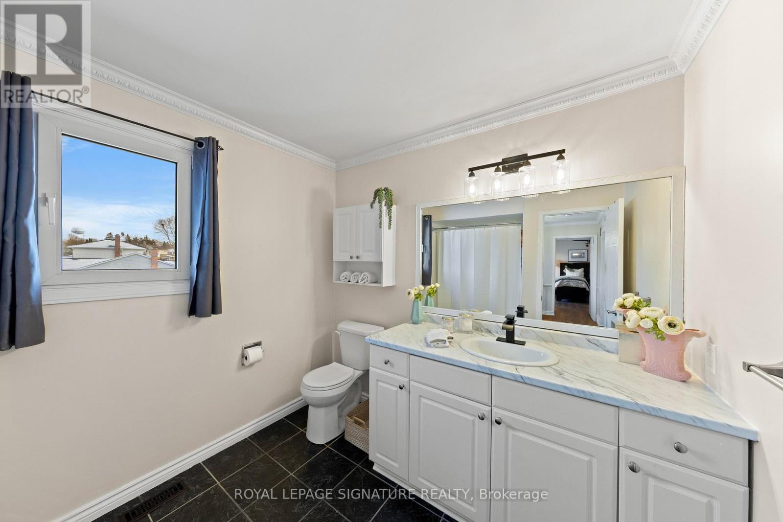 1 Forrestwood Crescent S, East Gwillimbury, Ontario  L9N 1C6 - Photo 30 - N12597416