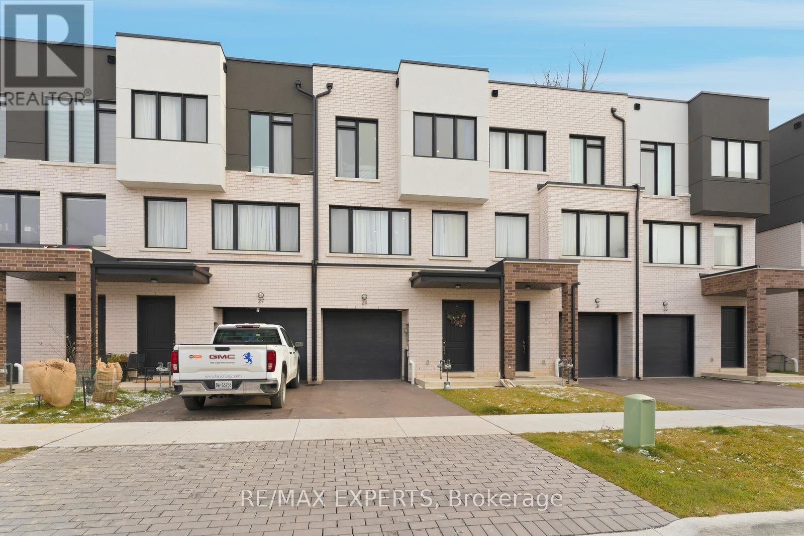 29 Persica Street, Richmond Hill (Oak Ridges), Ontario  L4E 1L3 - Photo 2 - N12597448