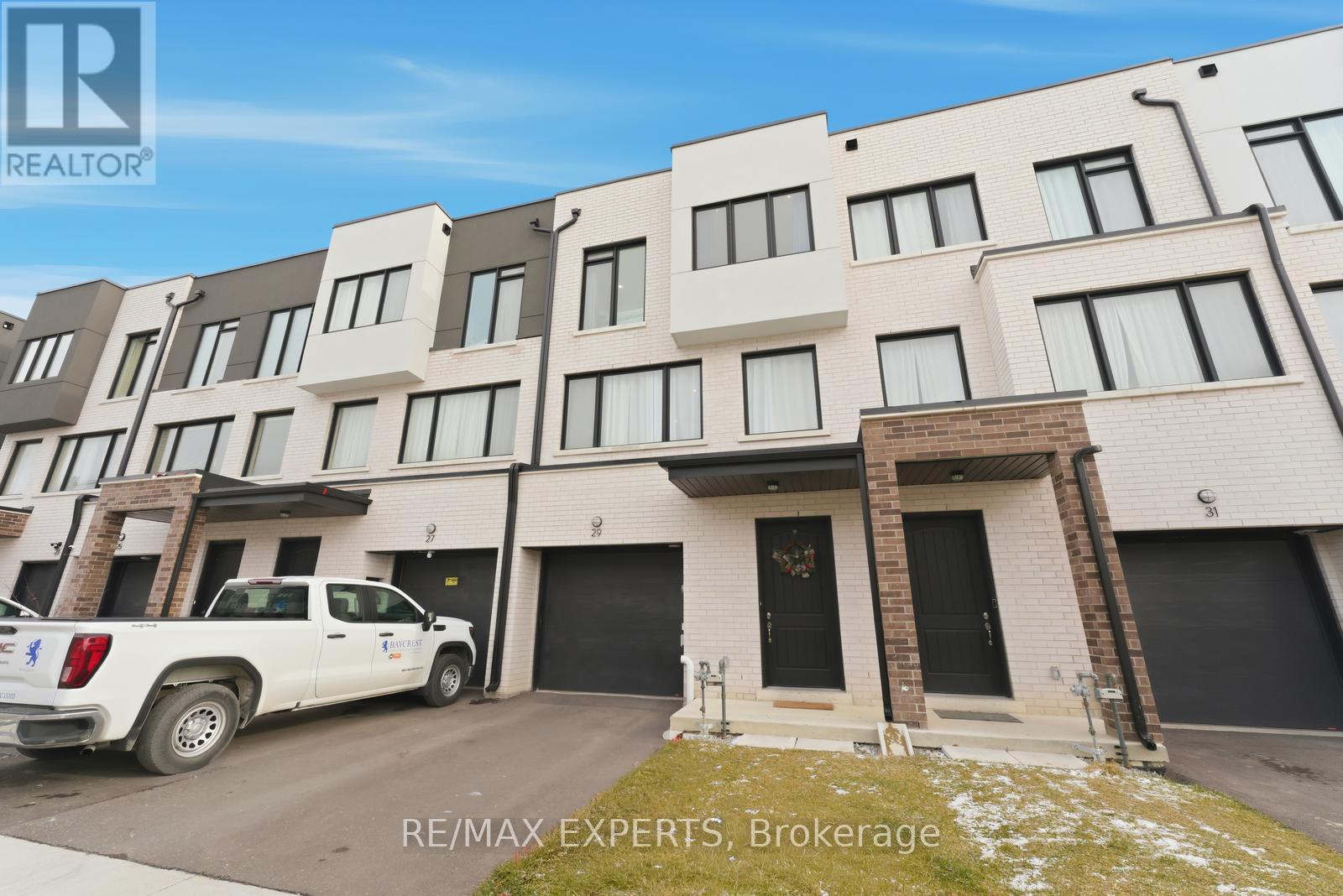 29 Persica Street, Richmond Hill (Oak Ridges), Ontario  L4E 1L3 - Photo 3 - N12597448