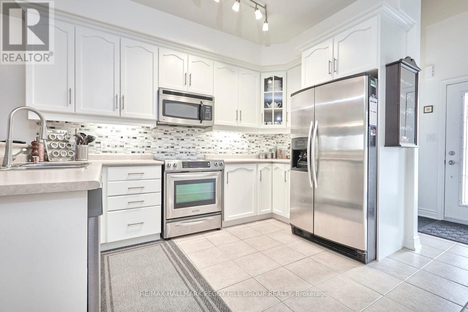 11 - 125 Huronia Road, Barrie, Ontario  L4N 4G1 - Photo 2 - S12597268