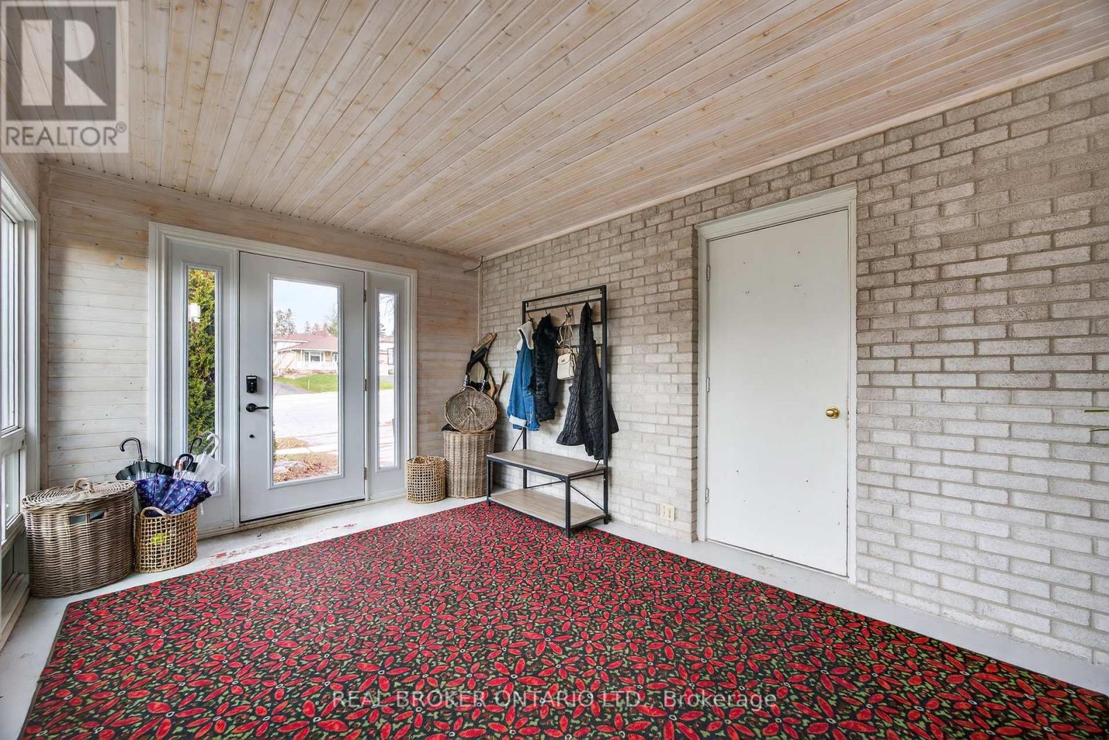 7 Varden Crescent, Barrie, Ontario  L4M 4N8 - Photo 3 - S12597464