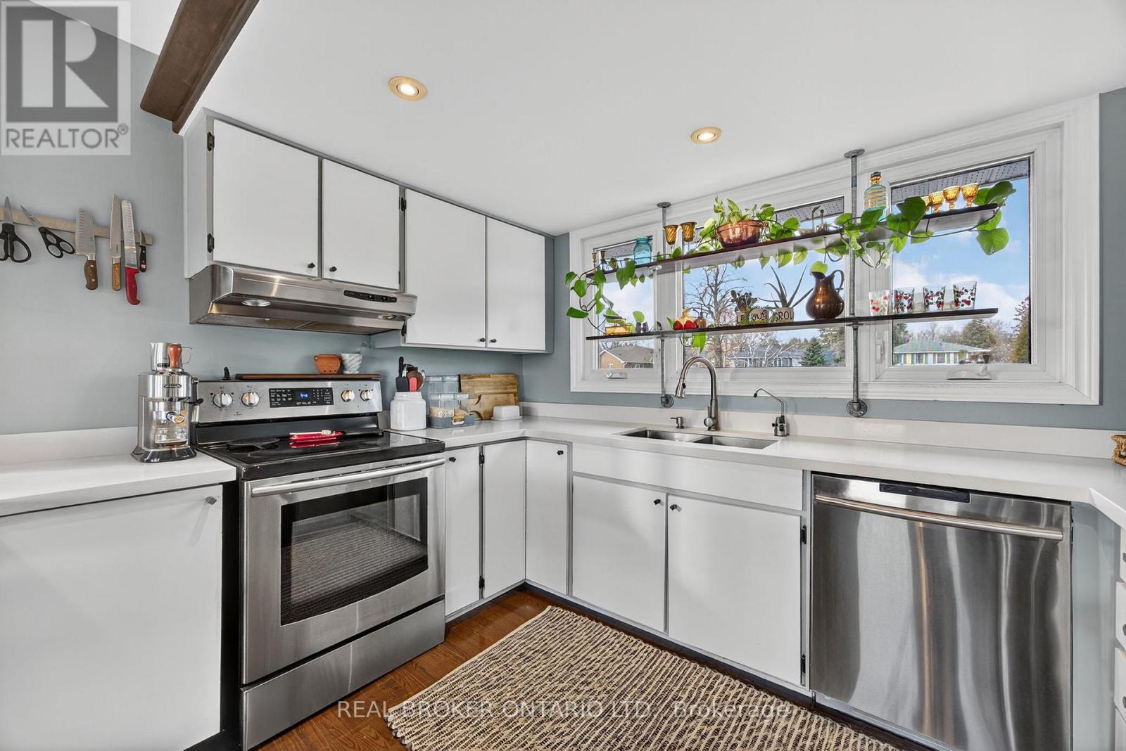 7 Varden Crescent, Barrie, Ontario  L4M 4N8 - Photo 8 - S12597464