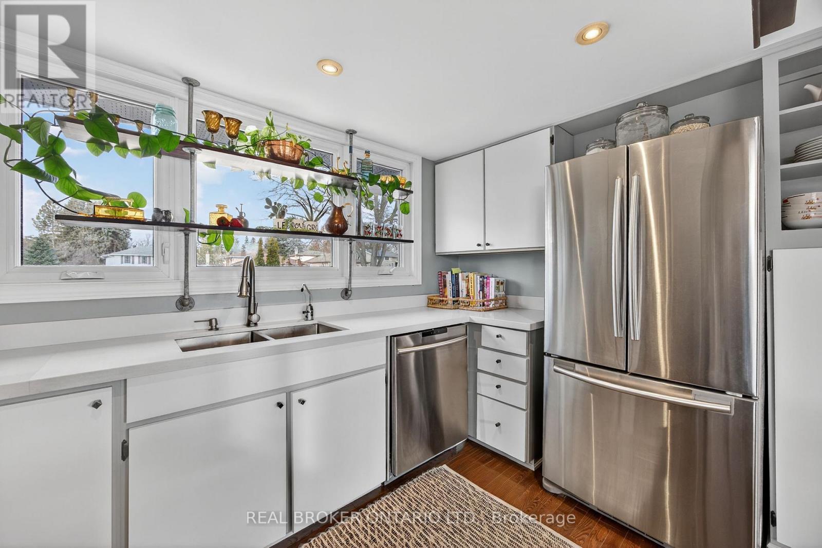 7 Varden Crescent, Barrie, Ontario  L4M 4N8 - Photo 9 - S12597464