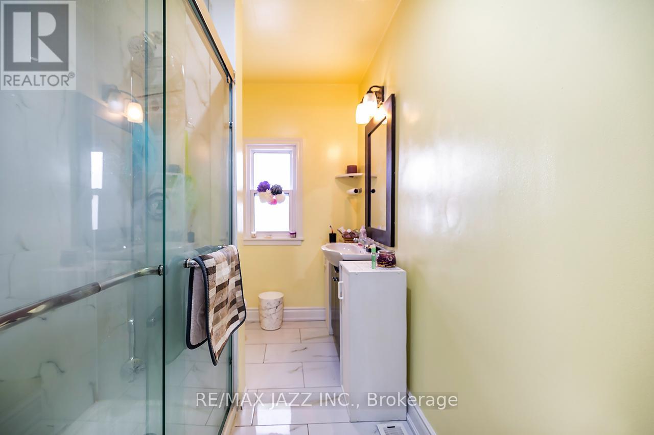 183 Conant Street, Oshawa, Ontario  L1H 3R9 - Photo 13 - E12596922