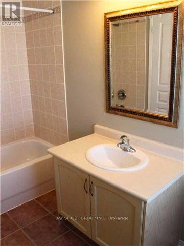 2321 Saddlecreek Crescent, Oakville, Ontario  L6M 5J7 - Photo 12 - W12597230