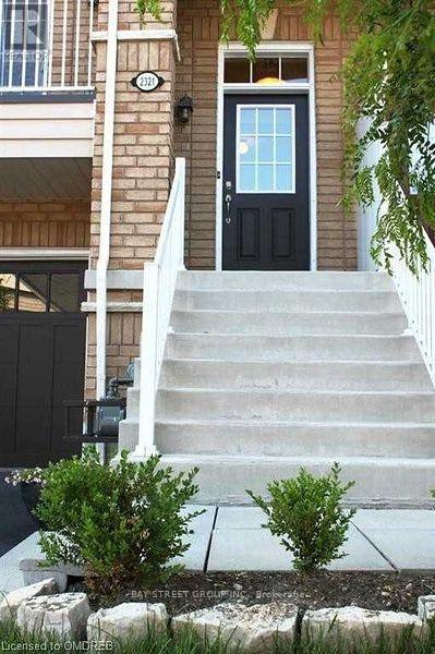 2321 Saddlecreek Crescent, Oakville, Ontario  L6M 5J7 - Photo 2 - W12597230