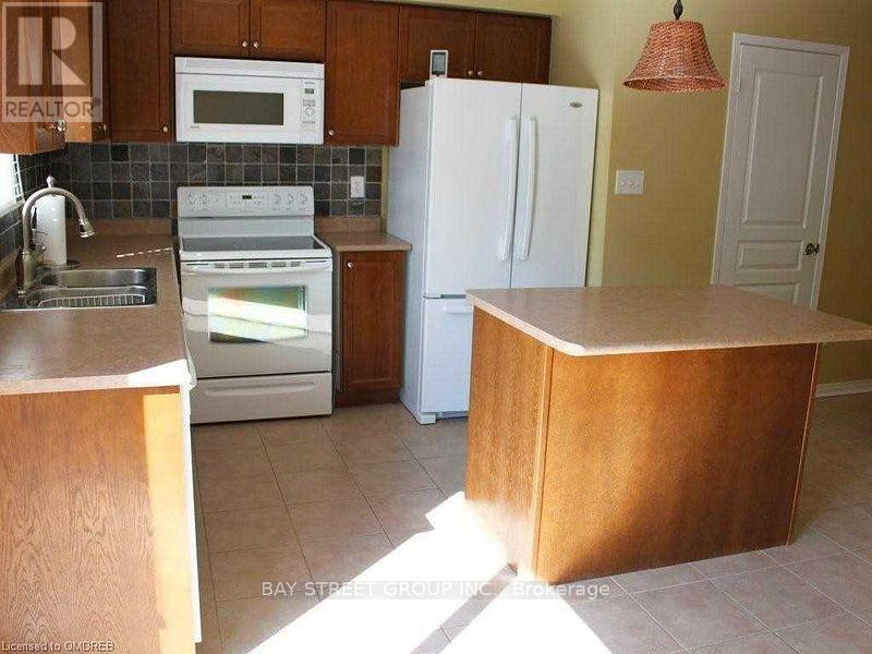 2321 Saddlecreek Crescent, Oakville, Ontario  L6M 5J7 - Photo 4 - W12597230