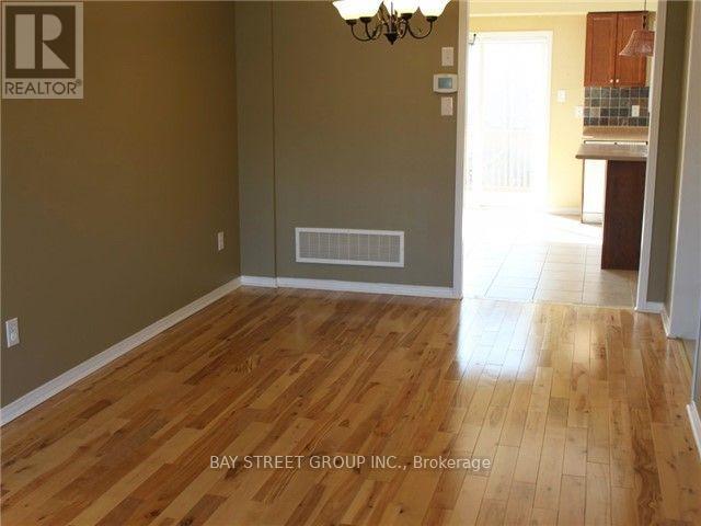 2321 Saddlecreek Crescent, Oakville, Ontario  L6M 5J7 - Photo 6 - W12597230