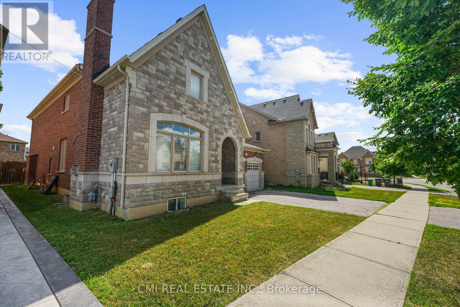 5 Decorso Drive N, Brampton, Ontario  L6P 3T7 - Photo 2 - W12597292