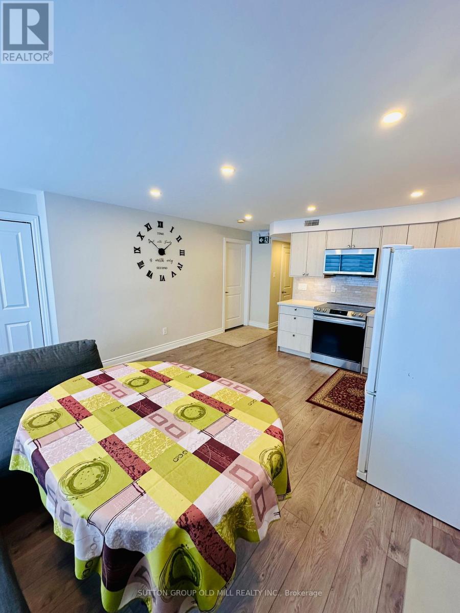 1032 Burnhamthorpe Road E, Mississauga, Ontario  L4Y 2X6 - Photo 11 - W12597348