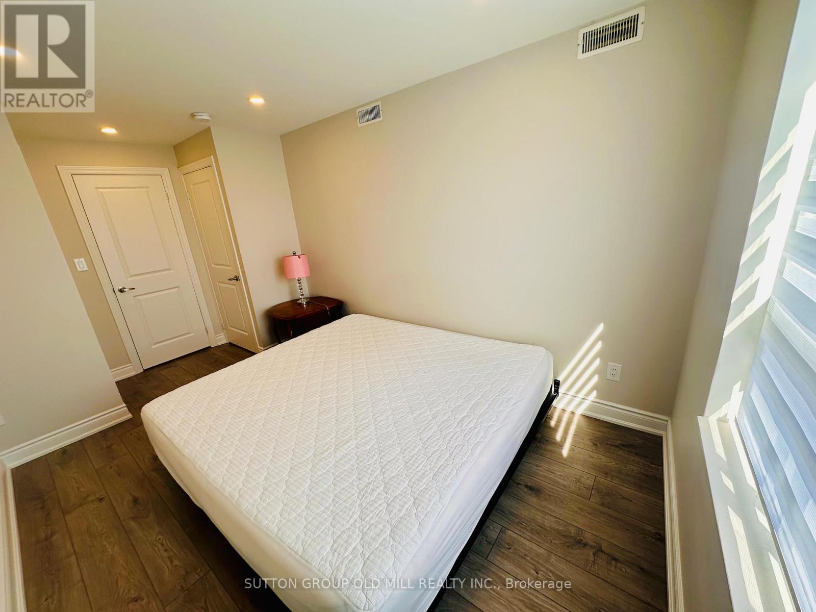 1032 Burnhamthorpe Road E, Mississauga, Ontario  L4Y 2X6 - Photo 15 - W12597348