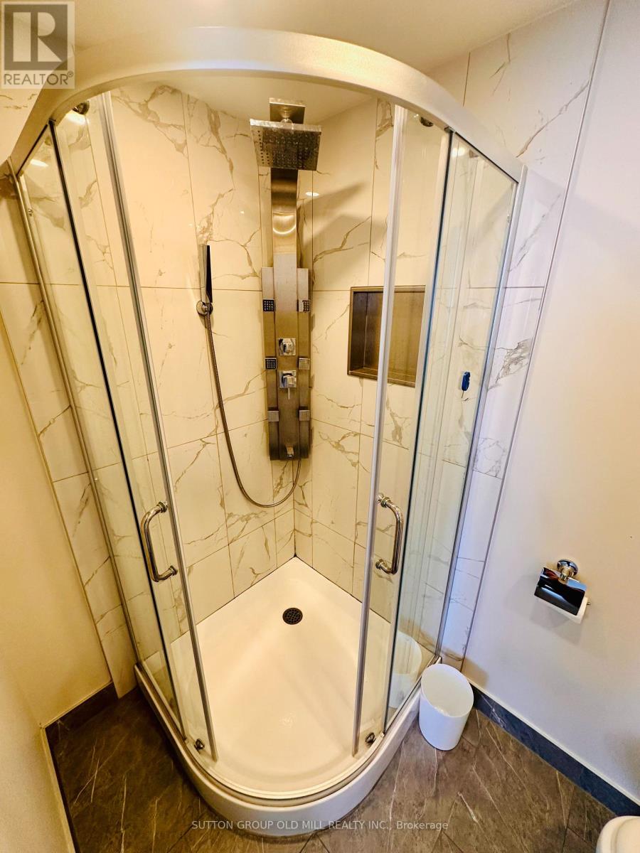 1032 Burnhamthorpe Road E, Mississauga, Ontario  L4Y 2X6 - Photo 18 - W12597348